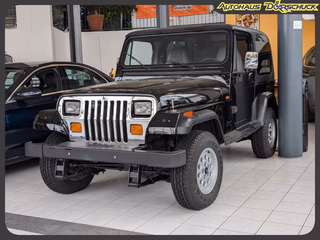 Jeep Wrangler 2.5.  AHK. Allradantrieb HARDTOP - Ansicht 1 von 1. Gebrauchtwagen Detailaufnahme bei Autohaus Dörrschuck Mainz.