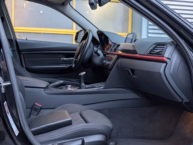 BMW 328 i Touring Sitzh*Klimaaut* Bi-Xenon* Navi* Miniaturansicht 4