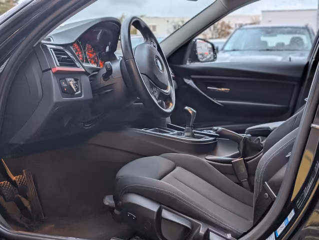 BMW 328 i Touring Sitzh*Klimaaut* Bi-Xenon* Navi* Miniaturansicht 5