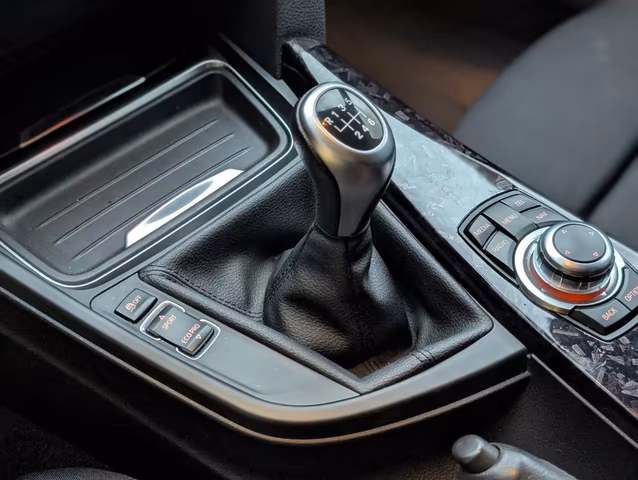 BMW 328 i Touring Sitzh*Klimaaut* Bi-Xenon* Navi* Miniaturansicht 6