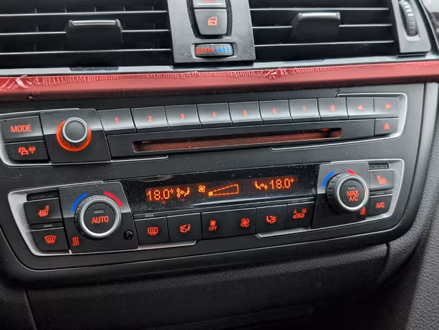 BMW 328 i Touring Sitzh*Klimaaut* Bi-Xenon* Navi* Miniaturansicht 7