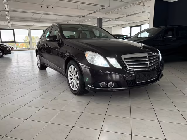 Mercedes-Benz E 350 BlueTec PDC. Schiebedach. Leder. Navi - Ansicht 1 von 1. Gebrauchtwagen Detailaufnahme bei Autohaus Dörrschuck Mainz.