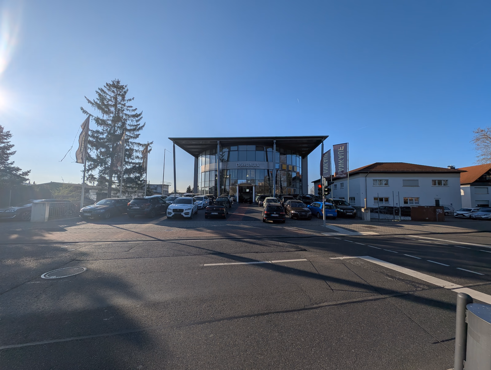 Autohaus Dörrschuck Mainz - Außenansicht des Gebäudes an der Marienborner Straße