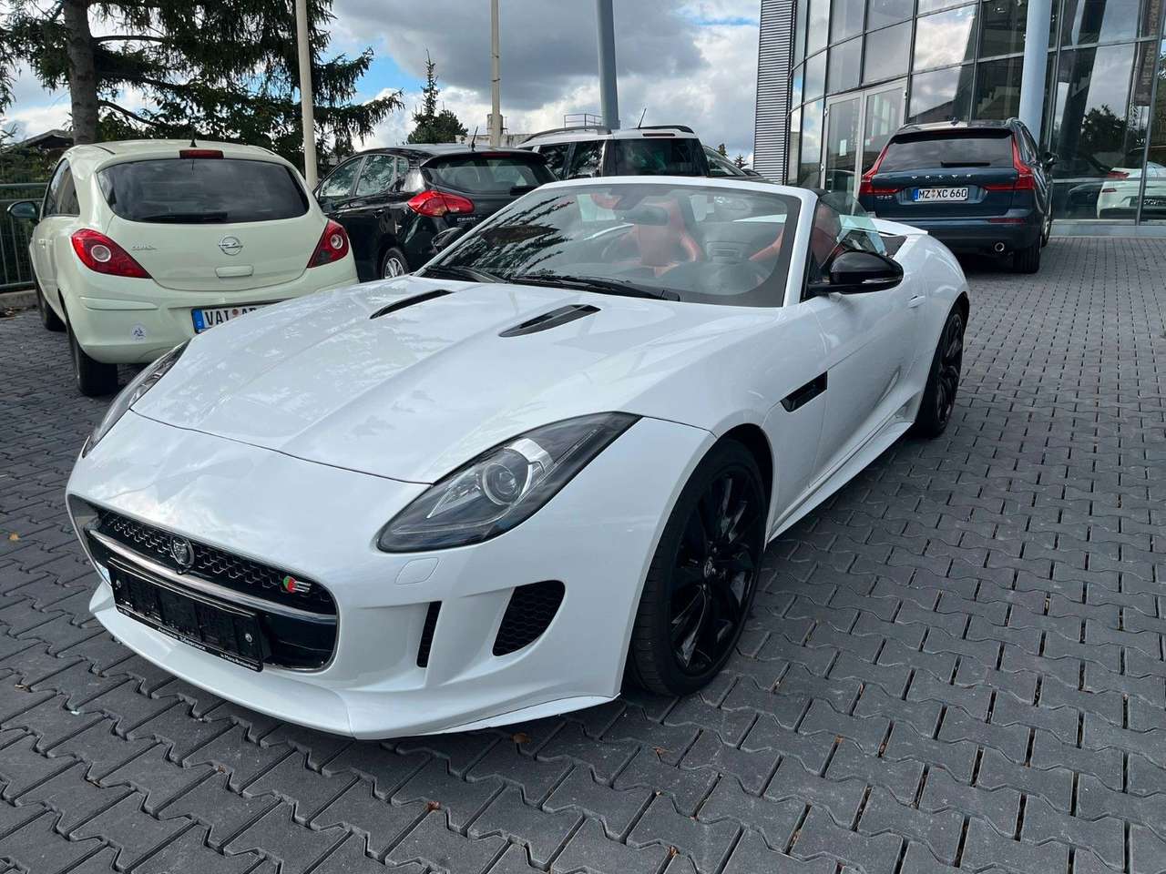 Jaguar F-Type  F-TYPE Cabriolet S RFK. Navi. Schaltwippen.