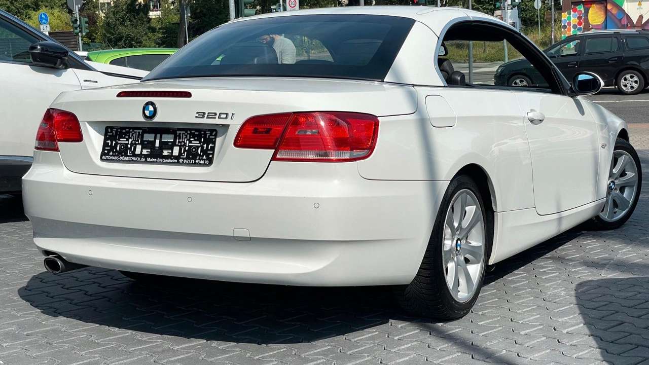 BMW 320  i Cabrio 1 Hand. Bi-Xenon. Sitzh. Navi.