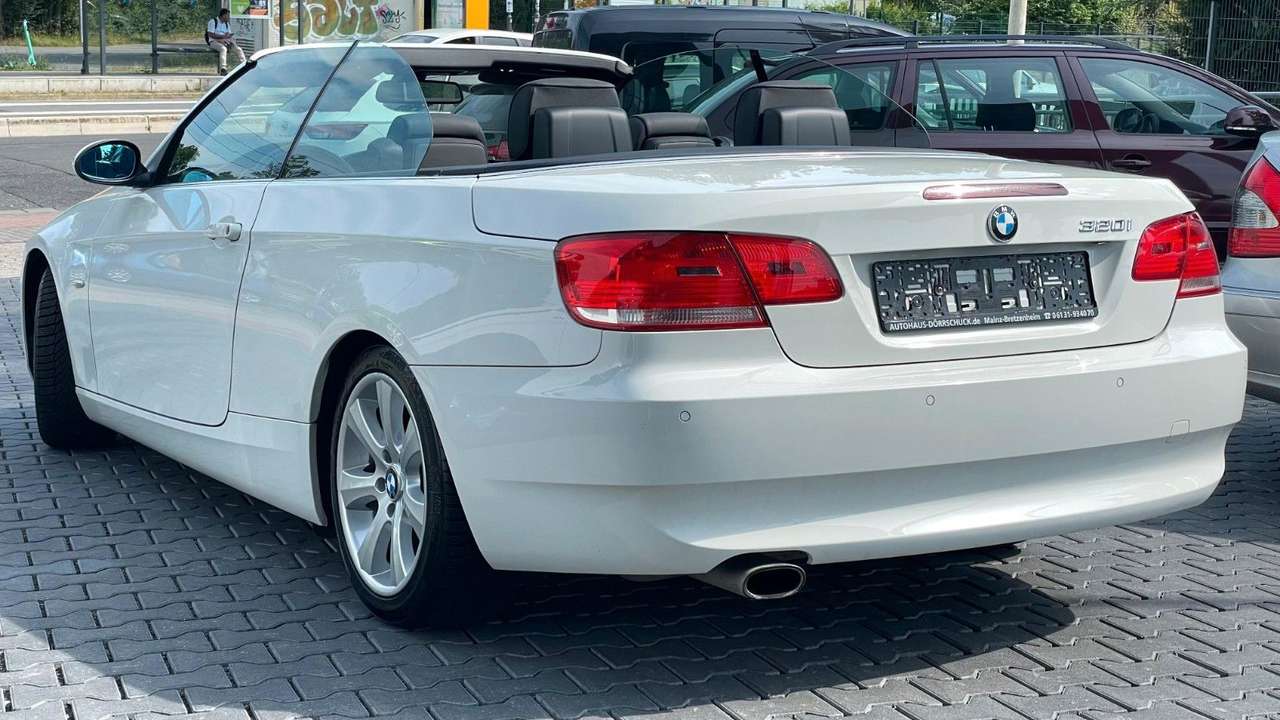 BMW 320  i Cabrio 1 Hand. Bi-Xenon. Sitzh. Navi.