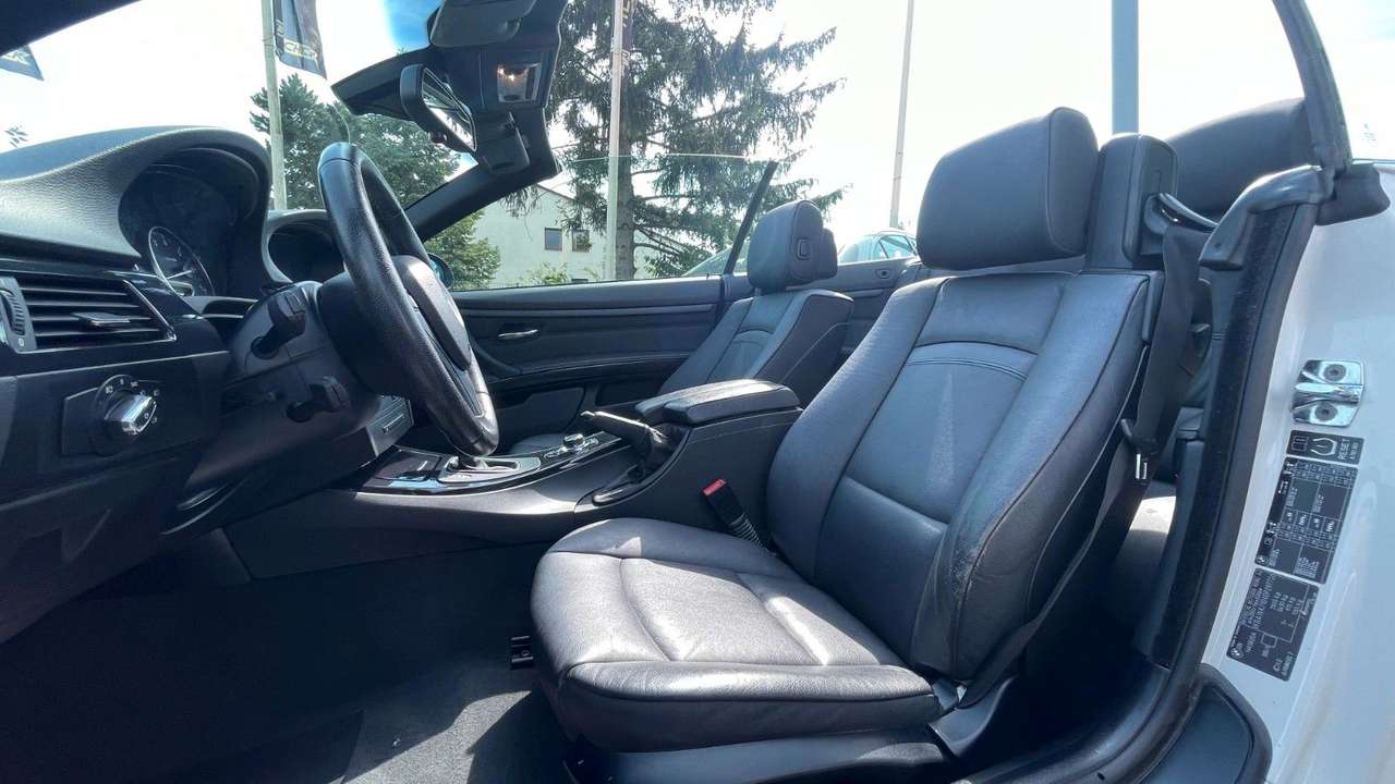 BMW 320  i Cabrio 1 Hand. Bi-Xenon. Sitzh. Navi.