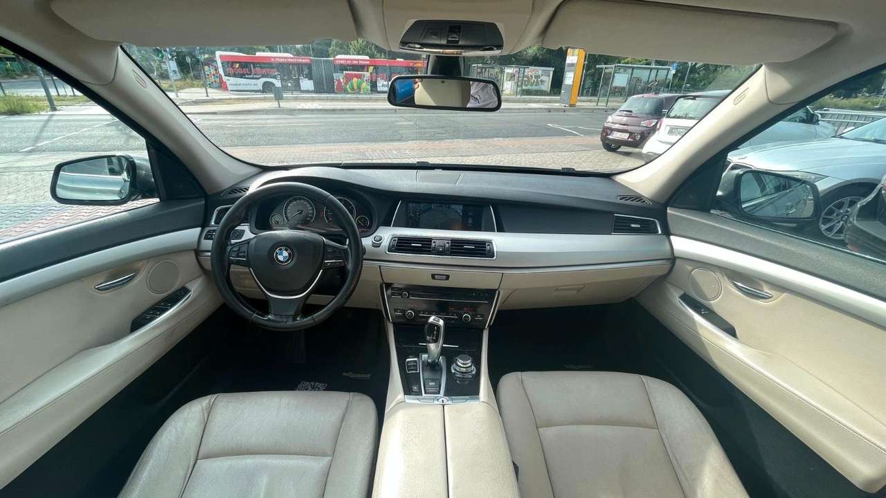 BMW 530  530d GT Service Neu | M-Front | PANO | RFK