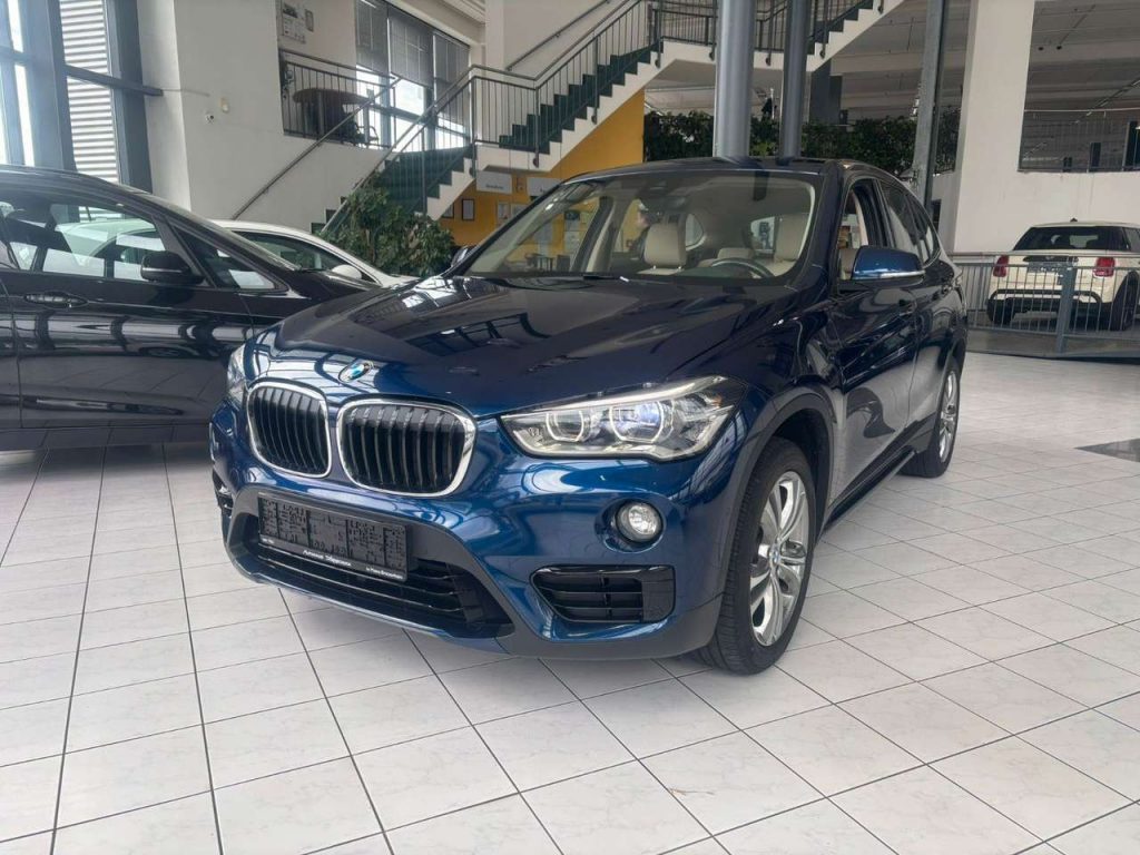 BMW X1  xDrive 25i Sport Line 1 Hand. RFK. LED. Navi