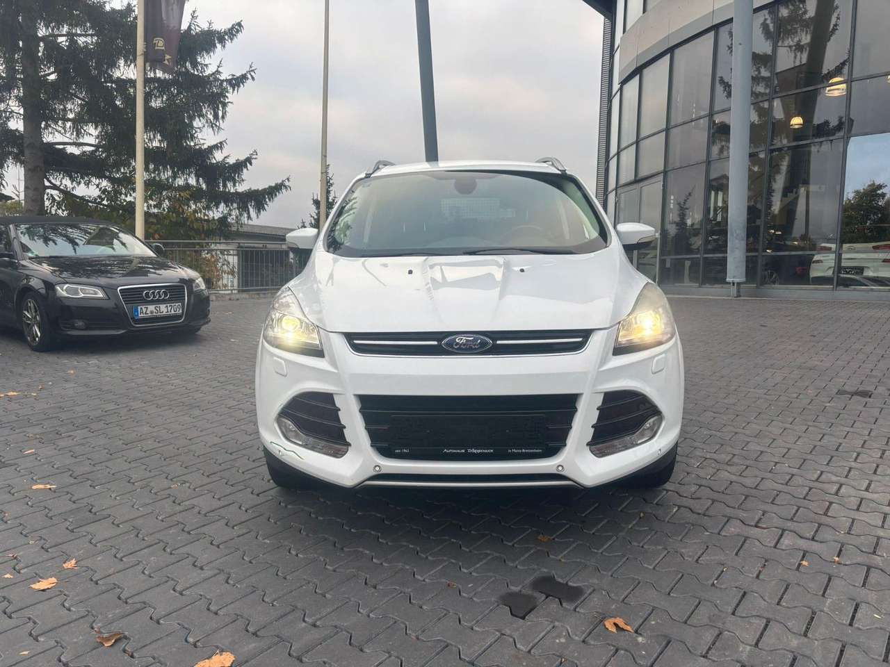 Ford Kuga  Titanium Navi. Xenon. RFK. Allrad. 1 Hand.