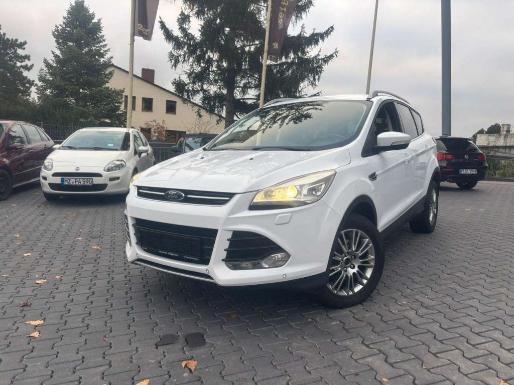 Ford Kuga  Titanium Navi. Xenon. RFK. Allrad. 1 Hand.