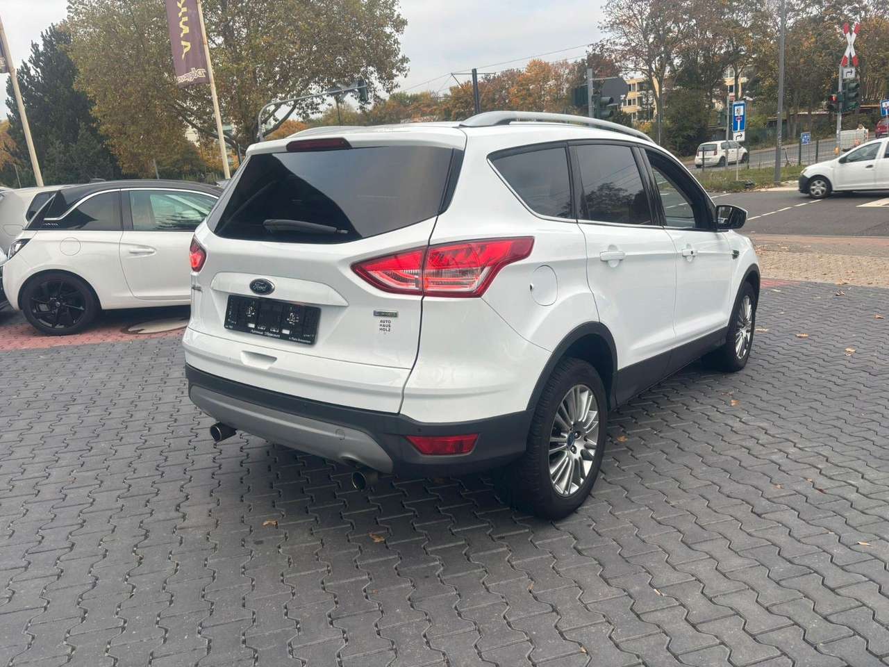 Ford Kuga  Titanium Navi. Xenon. RFK. Allrad. 1 Hand.