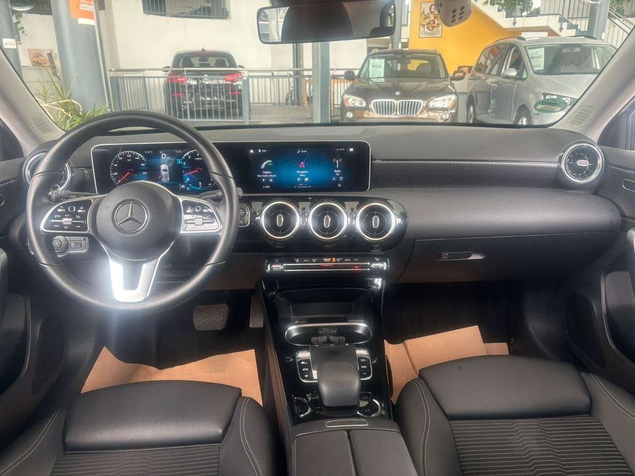 Mercedes-Benz A 250  7G tronic Progressiv Navi. LED. Sitzh. AHK