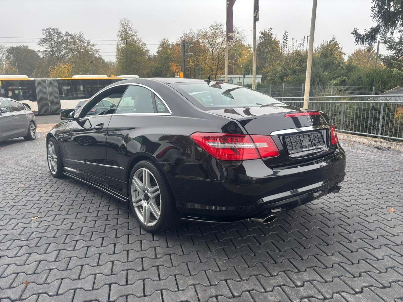 Mercedes-Benz E 350  E350 AMG Coupe Leder ILS Automatik TOP ZUSTAND