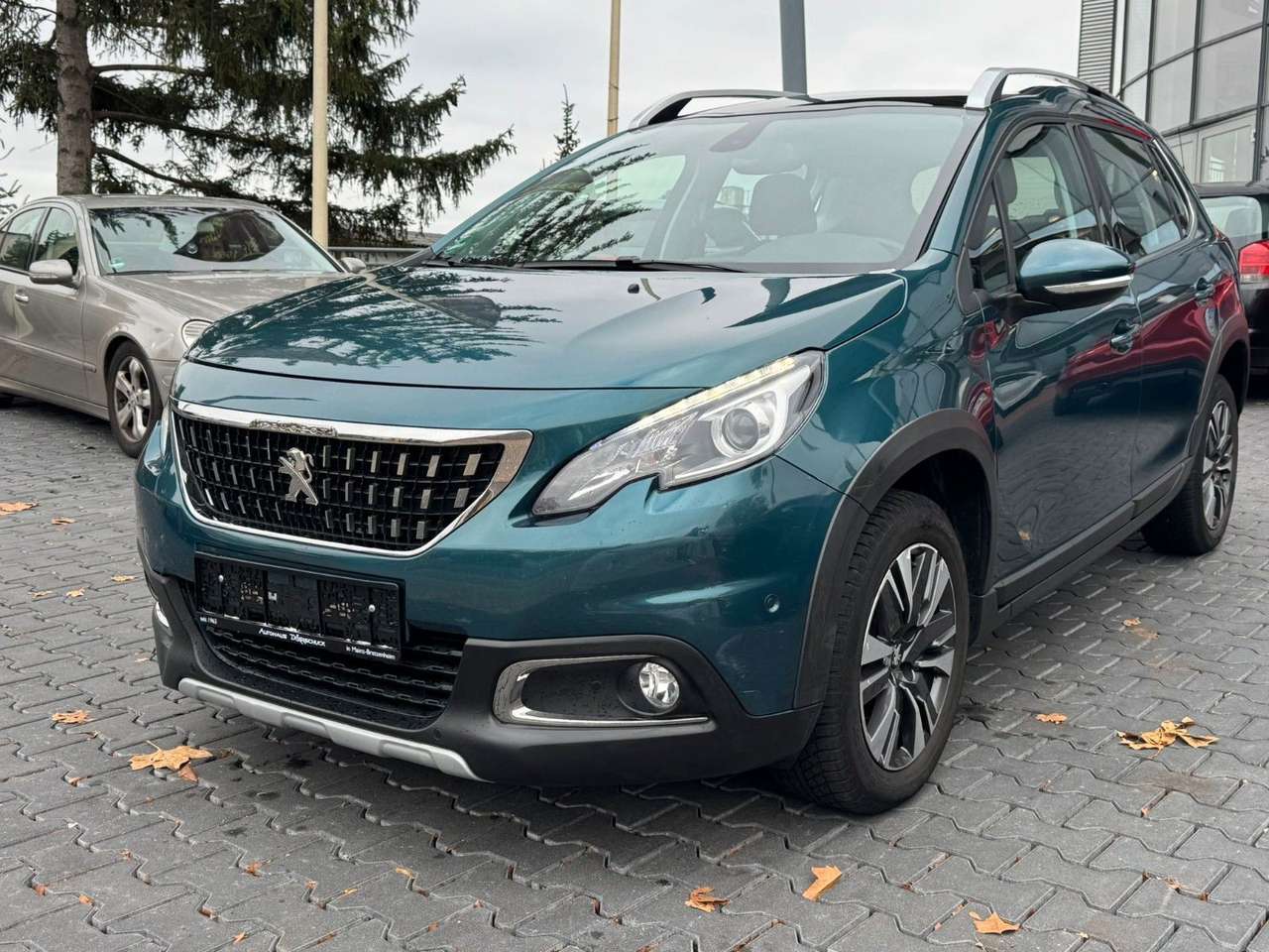 Peugeot 2008  Allure Pano. RFK. Klimaaut. BT.