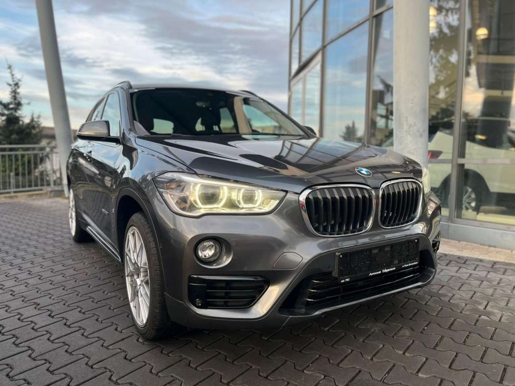 BMW X1  xDrive 20 i Sport Line AHK Kamera