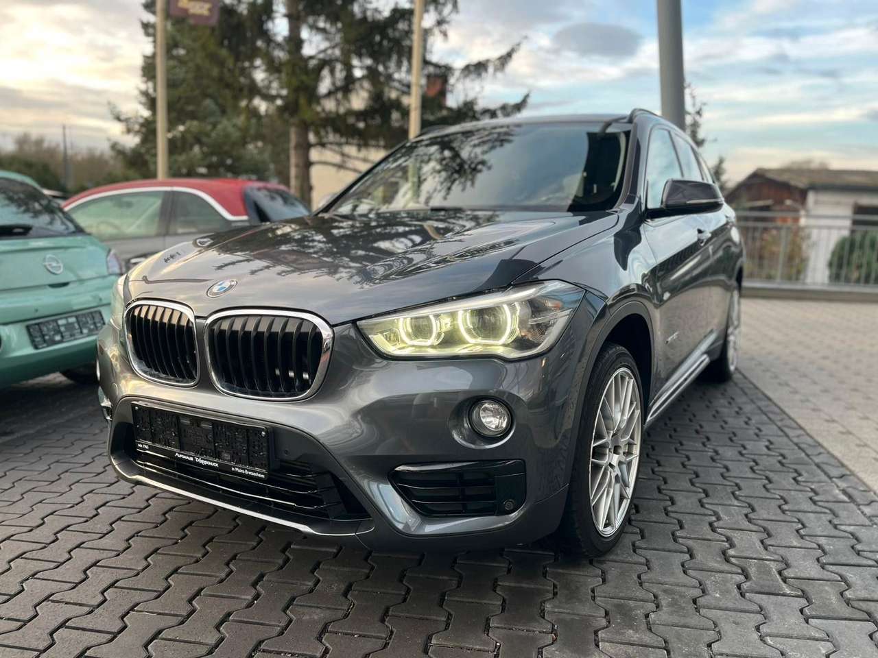 BMW X1  xDrive 20 i Sport Line AHK Kamera