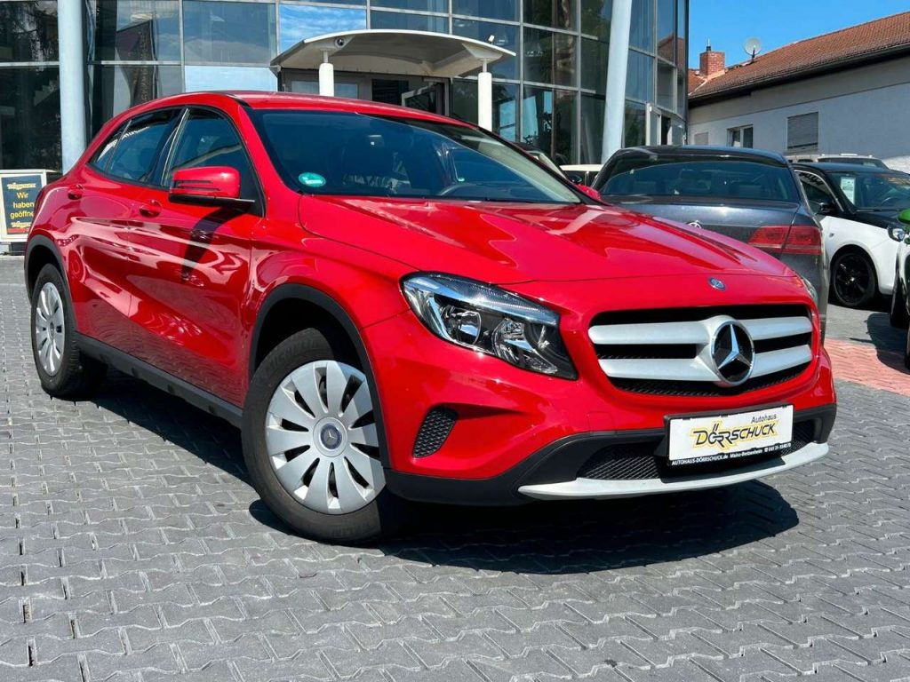 Mercedes-Benz GLA 180  DCT RFK. Temp. Klima.