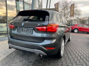 BMW X1  xDrive 20 i Sport Line AHK Kamera