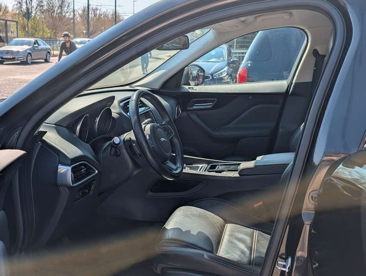 Jaguar F-Pace  20d Automatik 4×4 Allrad Adaptive Dynamic