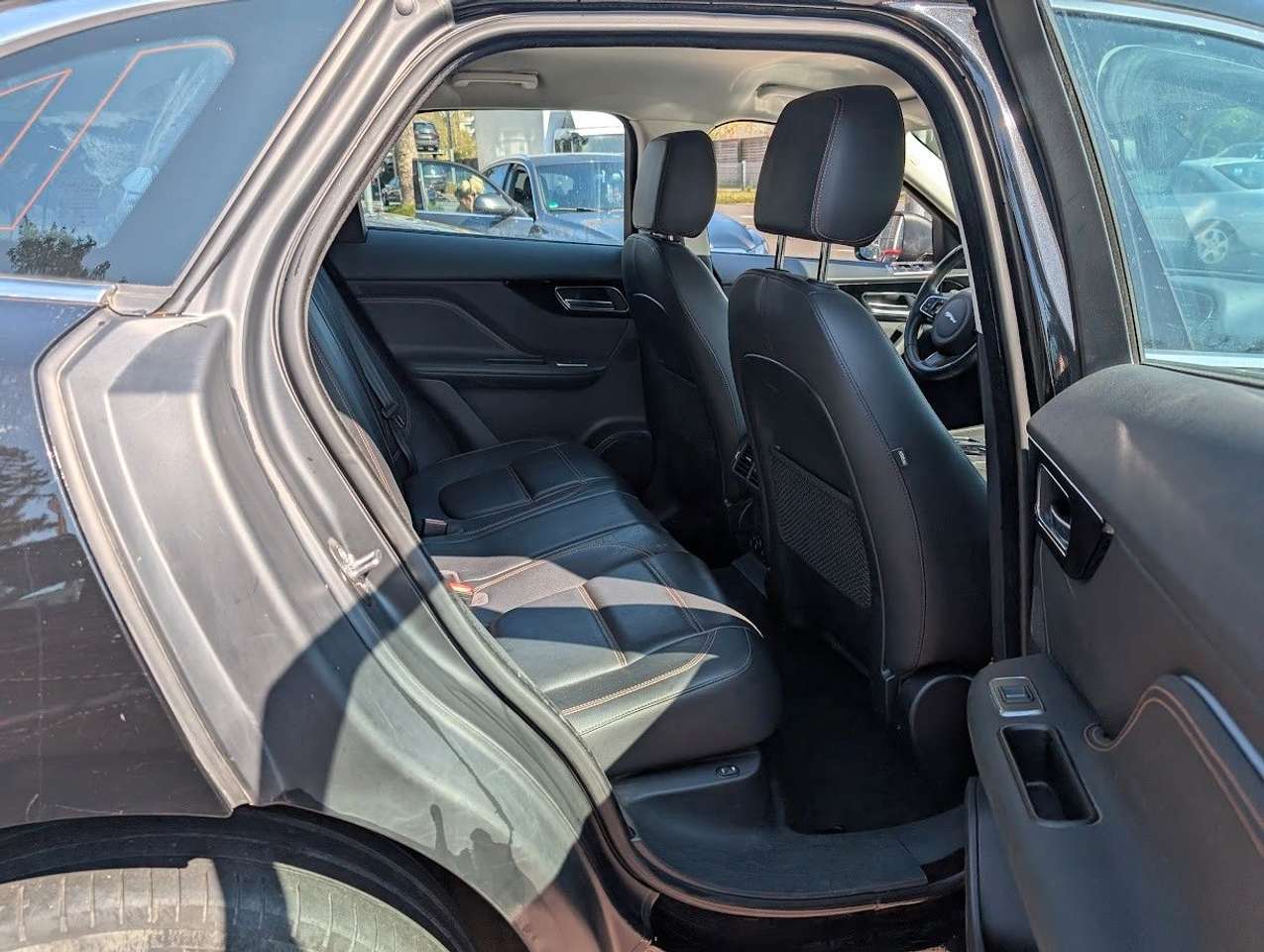 Jaguar F-Pace  20d Automatik 4×4 Allrad Adaptive Dynamic
