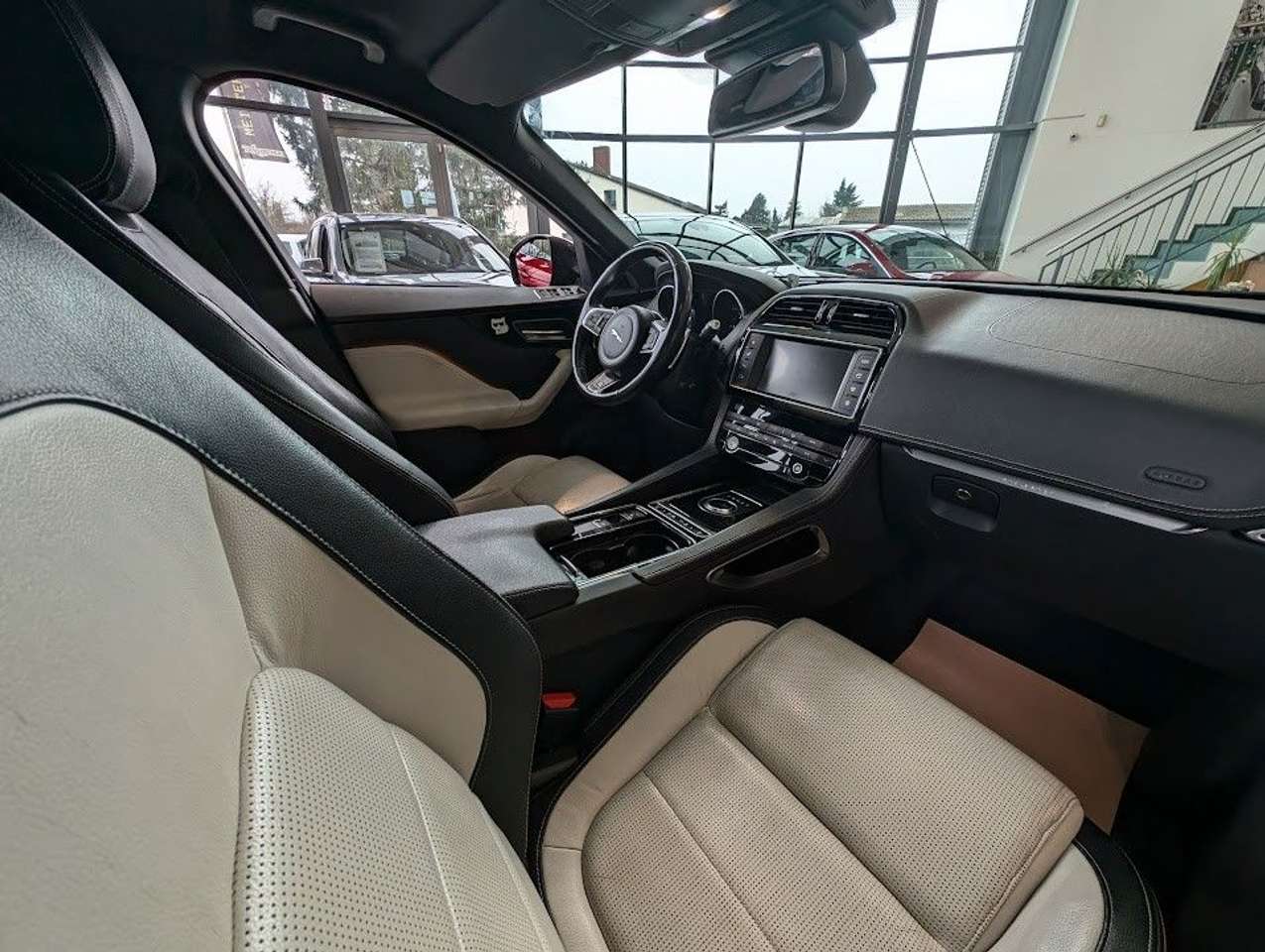 Jaguar F-Pace  F-PACE R-Sport RFK. Navi. Schaltwippen. BT
