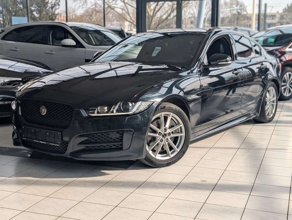 Jaguar XE  25t R-Sport AWD KAMERA Sitzheiz. PANORAMA