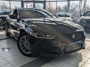Jaguar XE  25t R-Sport AWD KAMERA Sitzheiz. PANORAMA