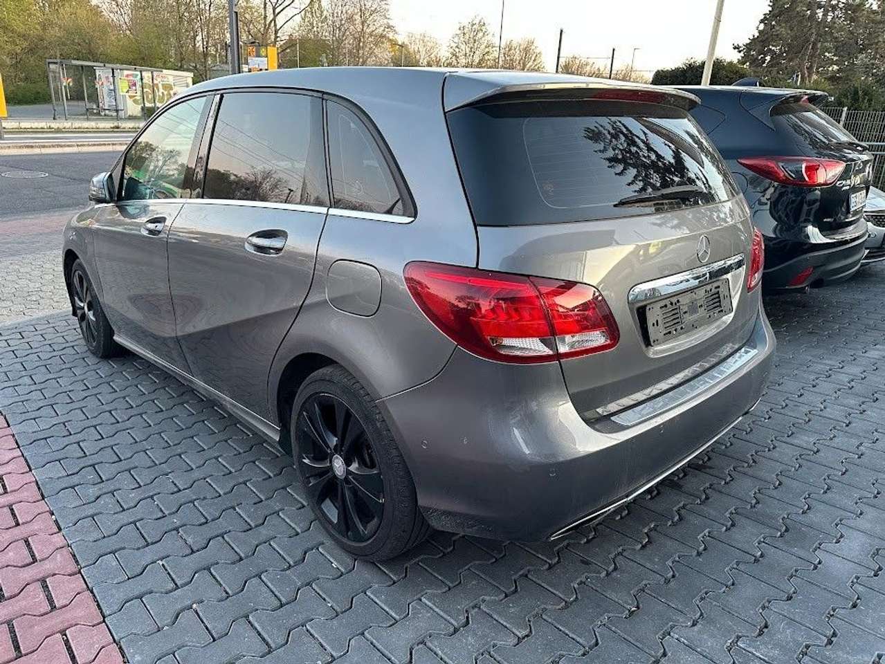 Mercedes-Benz B 180  d Automatik AMG schwarzer Dachhimmel PDC
