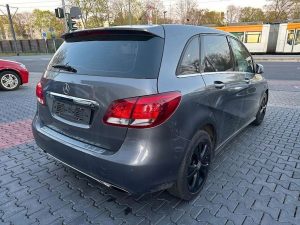 Mercedes-Benz B 180  d Automatik AMG schwarzer Dachhimmel PDC