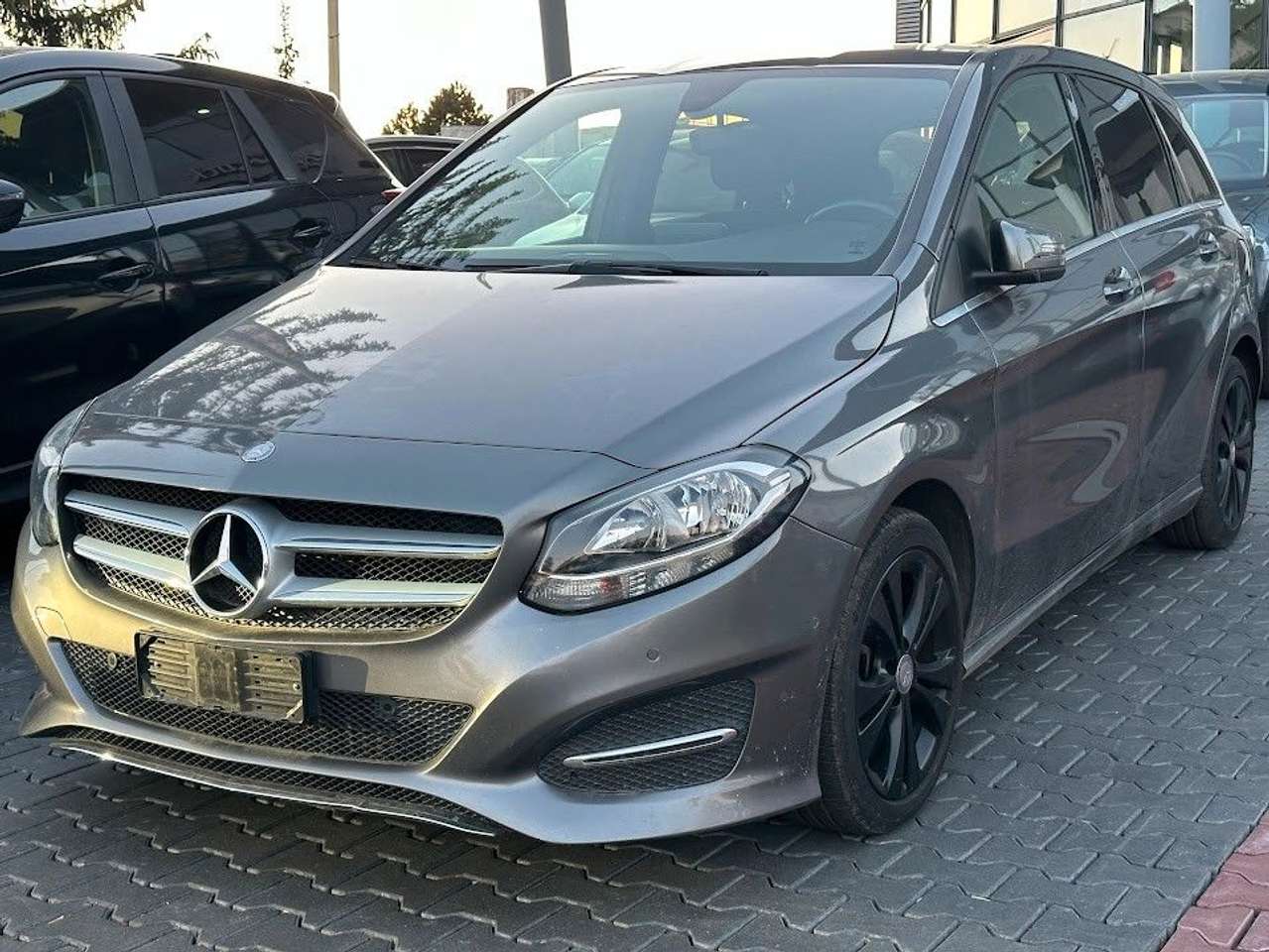 Mercedes-Benz B 180  d Automatik AMG schwarzer Dachhimmel PDC