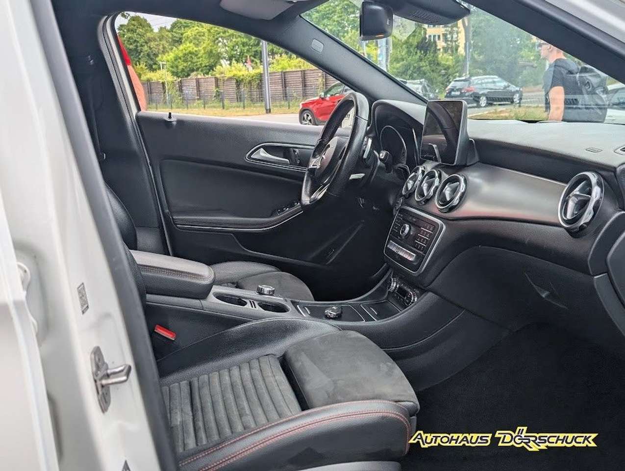 Mercedes-Benz GLA 180  AMG Line Automatik Kamera LED
