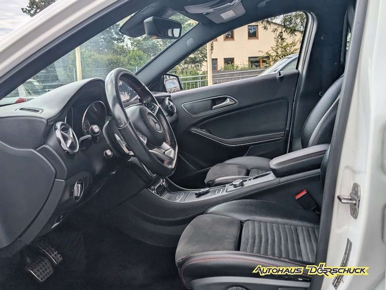 Mercedes-Benz GLA 180  AMG Line Automatik Kamera LED