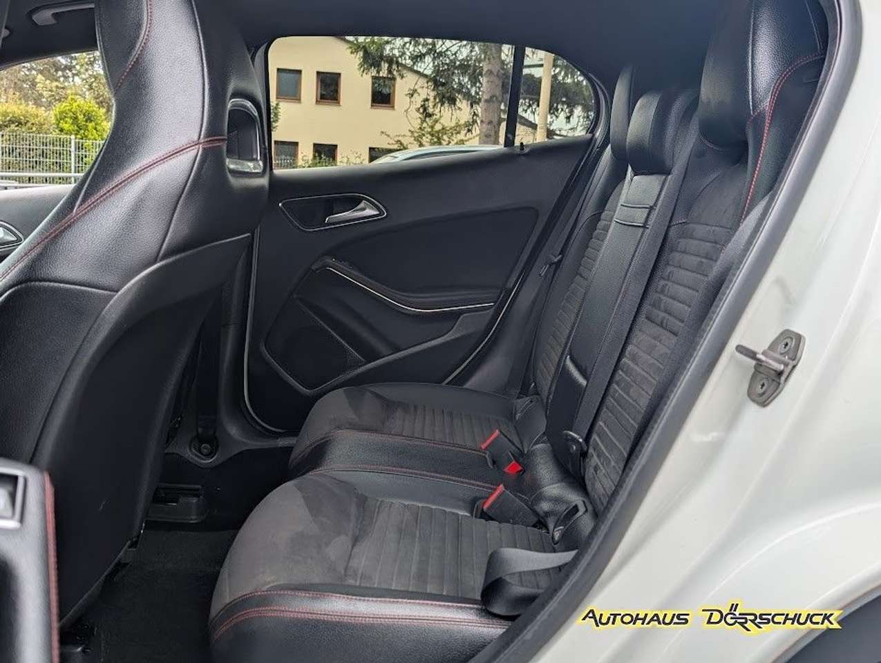 Mercedes-Benz GLA 180  AMG Line Automatik Kamera LED