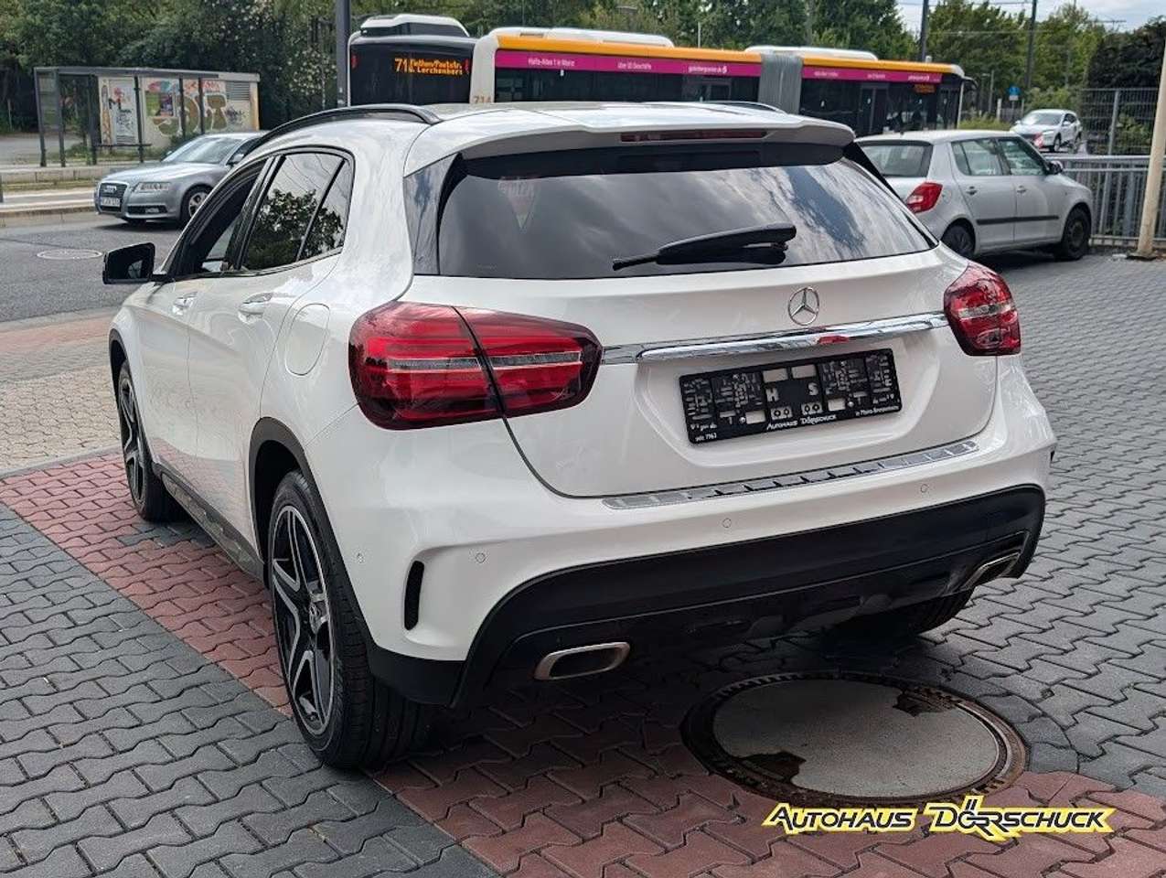 Mercedes-Benz GLA 180  AMG Line Automatik Kamera LED