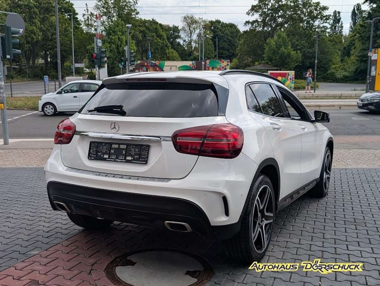 Mercedes-Benz GLA 180  AMG Line Automatik Kamera LED