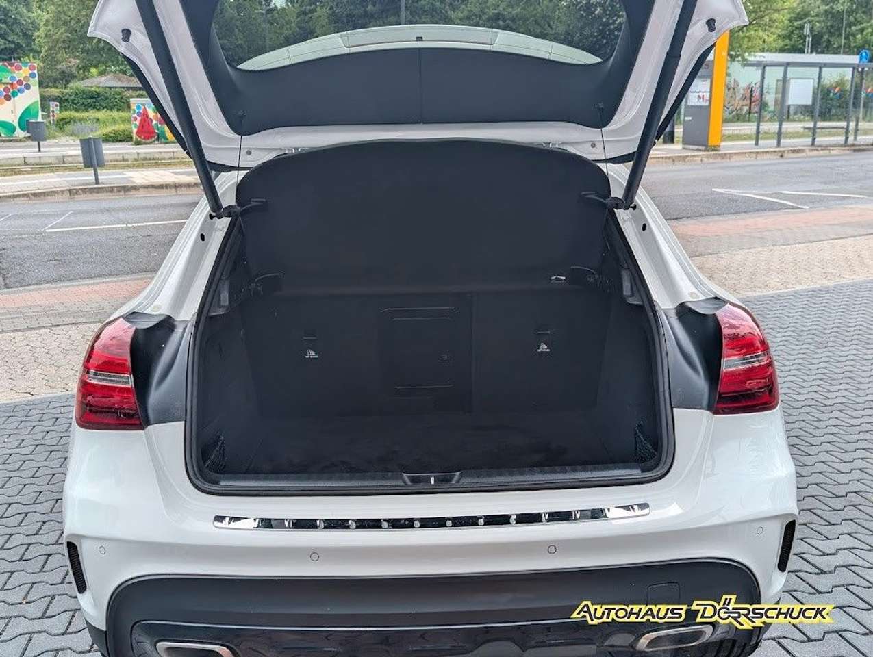 Mercedes-Benz GLA 180  AMG Line Automatik Kamera LED