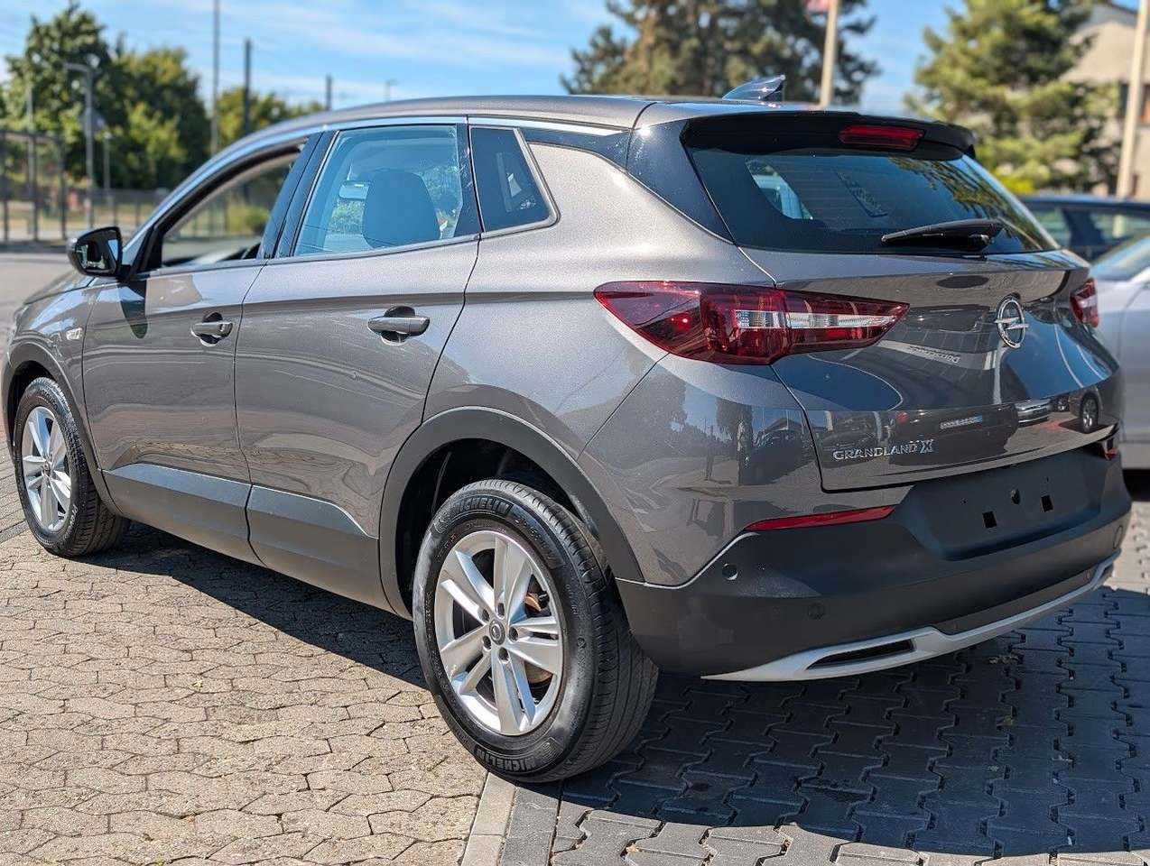 Opel Crossland X  Business Elegance. Navi. RFK. BT.