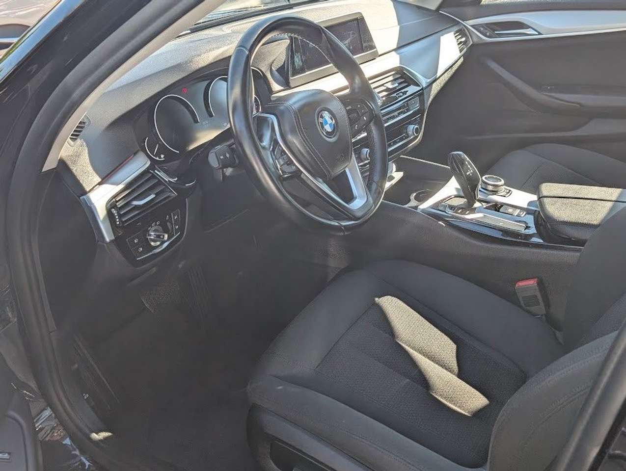 BMW 520  i Lim. Navi. PDC. LED. Sitzh.