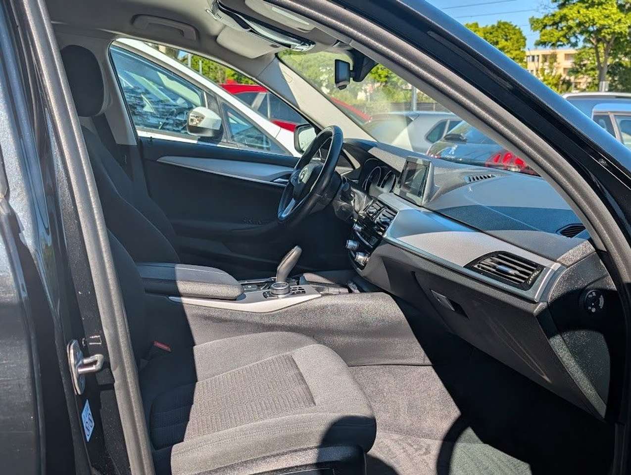 BMW 520  i Lim. Navi. PDC. LED. Sitzh.