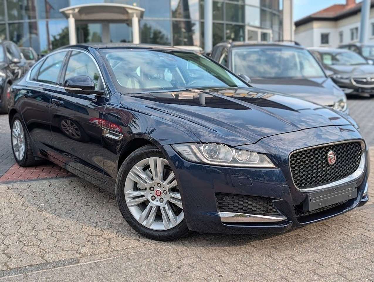 Jaguar XF  20d Portfolio 8G LED NAVI LEDER KAMERA ab199€