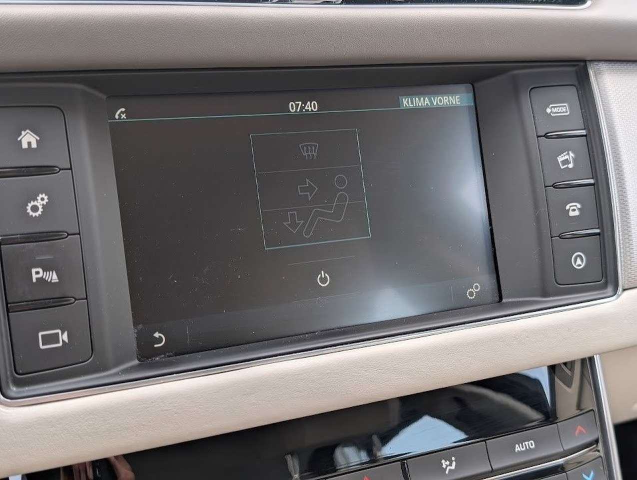 Jaguar XF  20d Portfolio 8G LED NAVI LEDER KAMERA ab199€