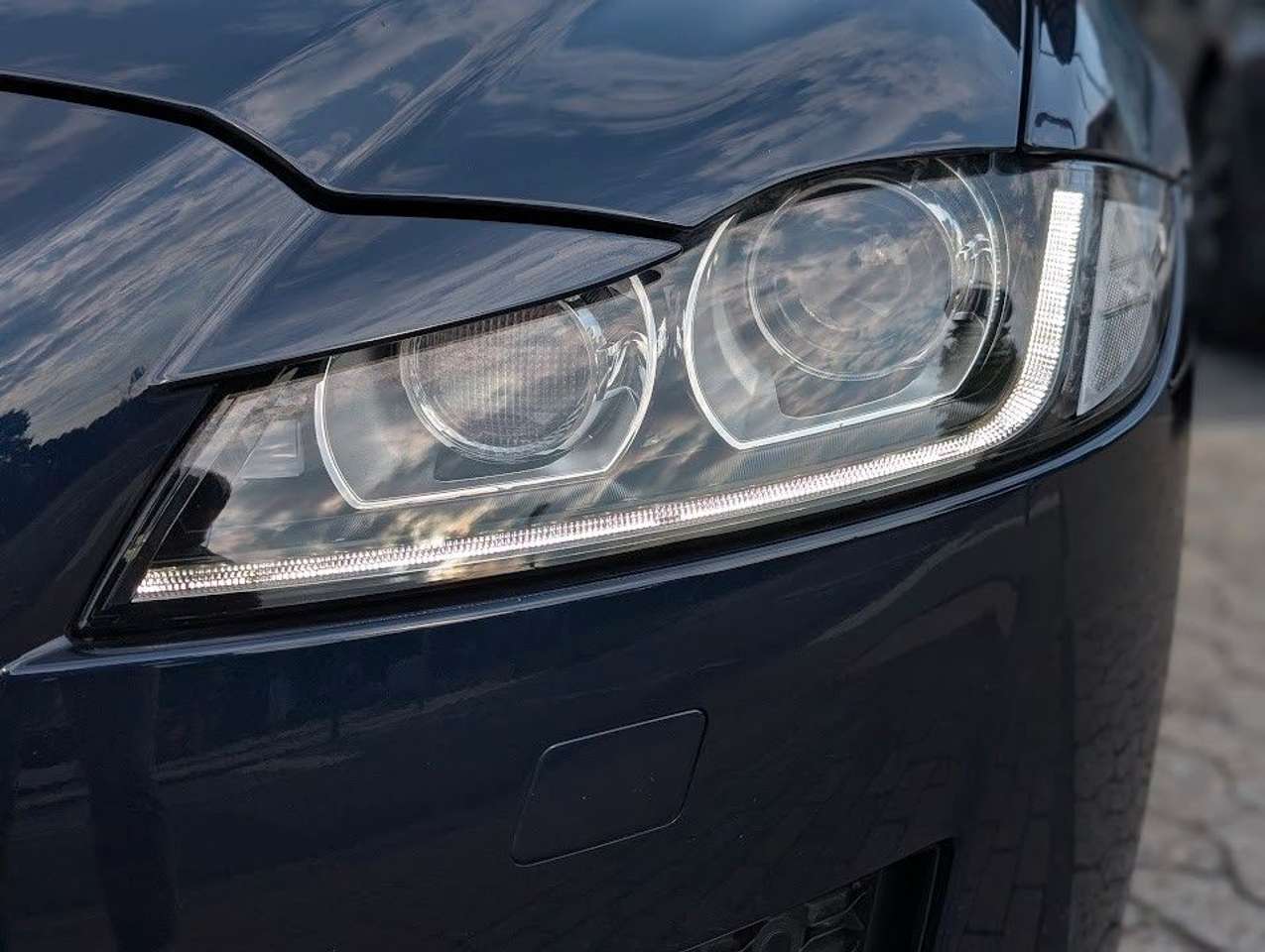Jaguar XF  20d Portfolio 8G LED NAVI LEDER KAMERA ab199€