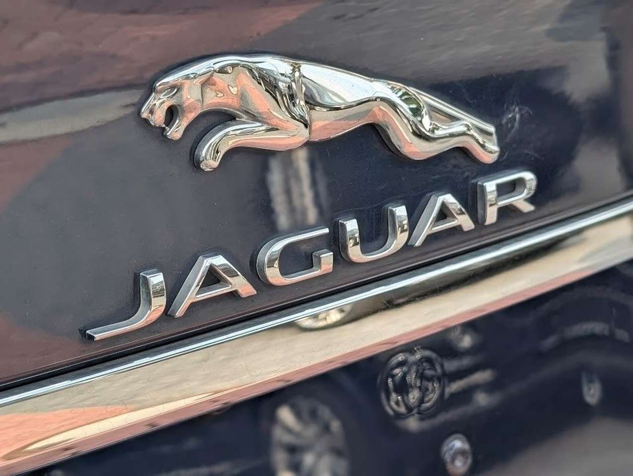 Jaguar XF  20d Portfolio 8G LED NAVI LEDER KAMERA ab199€