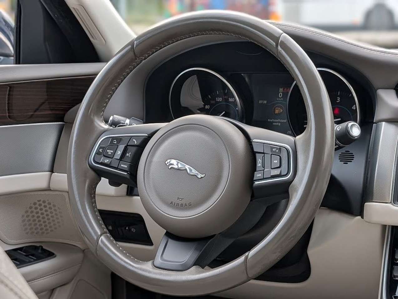 Jaguar XF  20d Portfolio 8G LED NAVI LEDER KAMERA ab199€