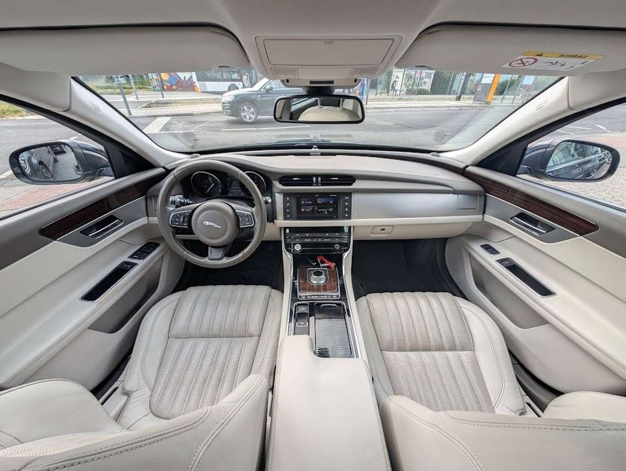 Jaguar XF  20d Portfolio 8G LED NAVI LEDER KAMERA ab199€