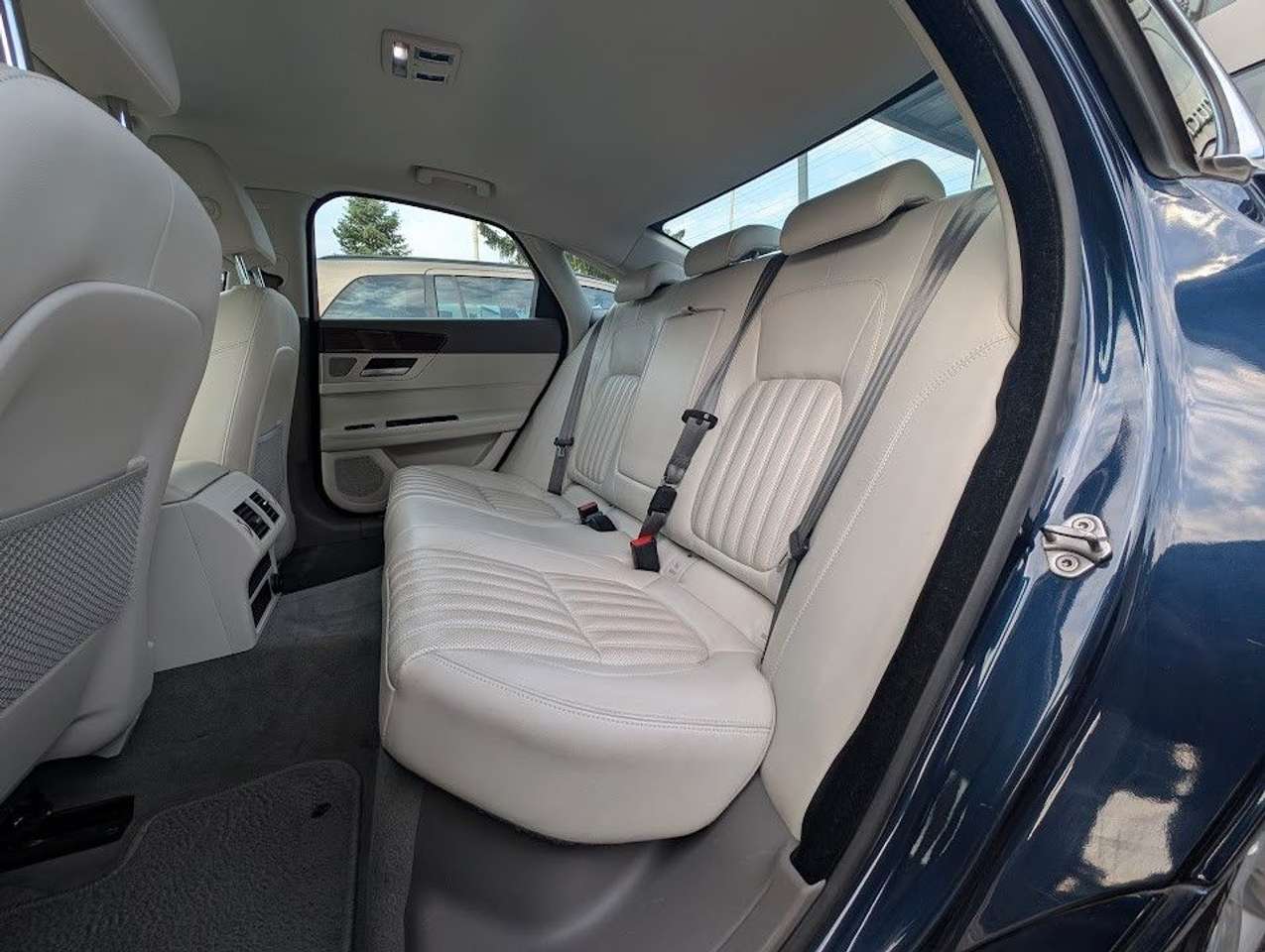 Jaguar XF  20d Portfolio 8G LED NAVI LEDER KAMERA ab199€