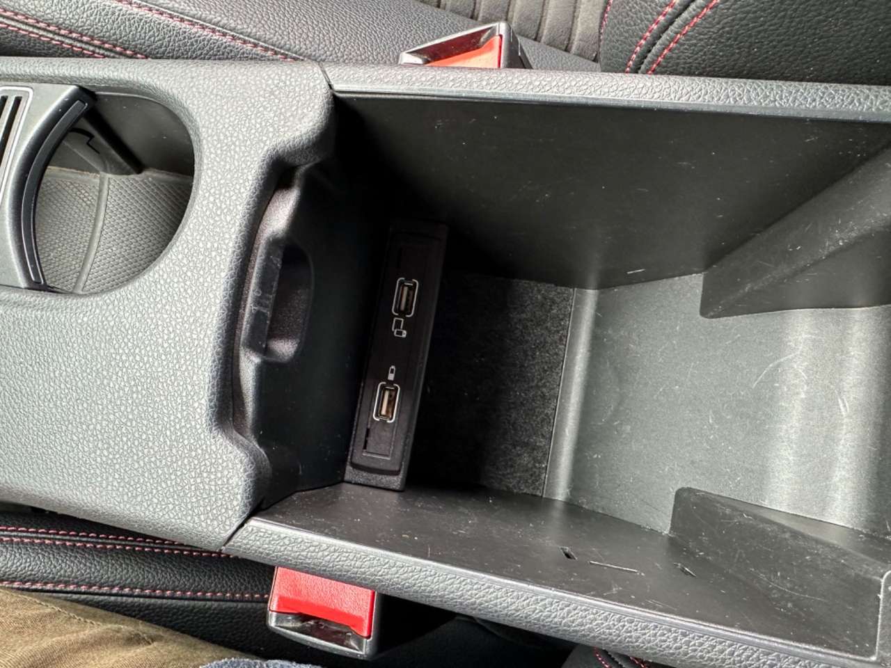 Mercedes-Benz A 200  A200d AMG 7G LED KAMERA NAVI KEYLESS 199€/Monat