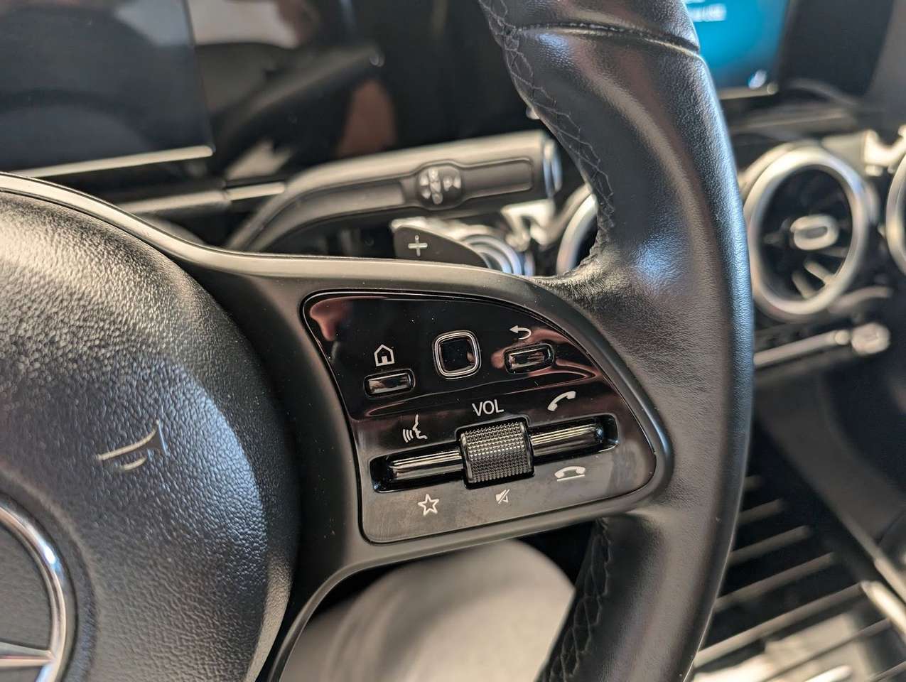 Mercedes-Benz B 180  RFK. *Car-Play*. BT. LED. Wenig KM.