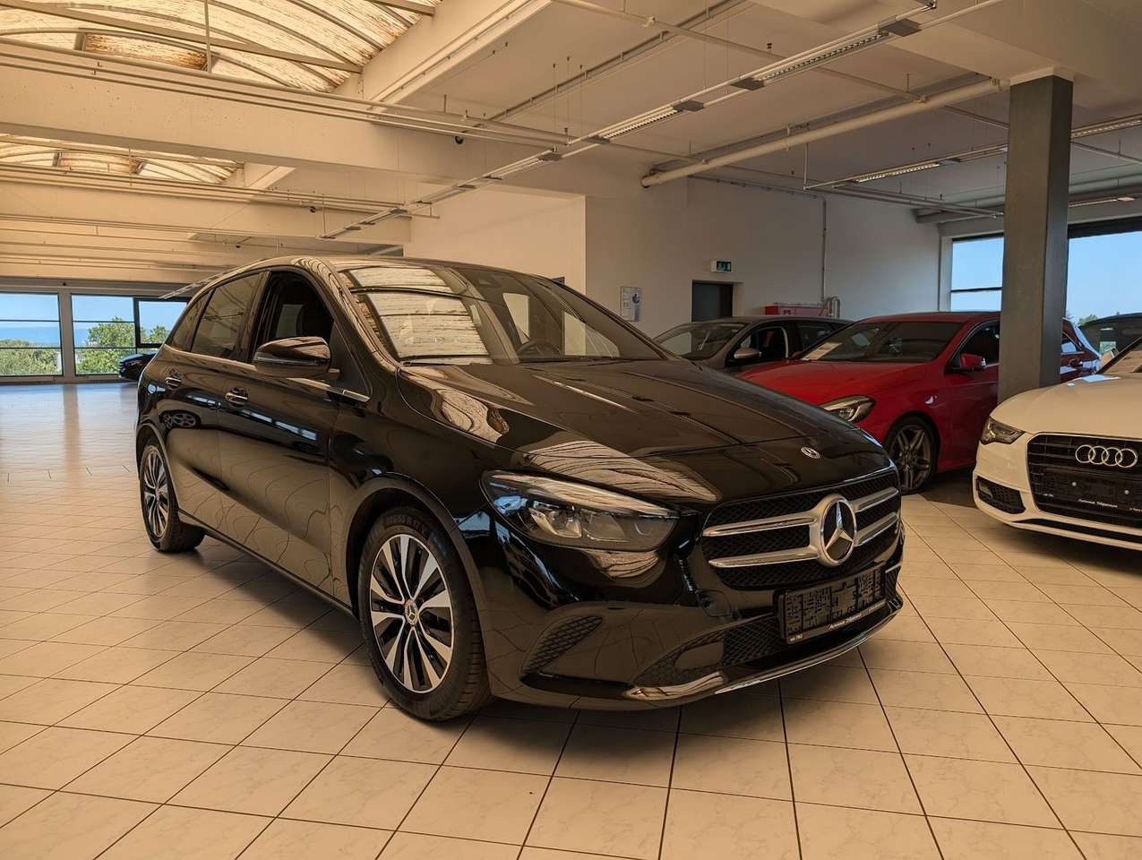 Mercedes-Benz B 180  RFK. *Car-Play*. BT. LED. Wenig KM.